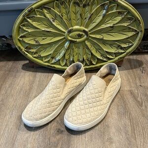 White Mountain quilted stretchy fabric slip ons - comfortable!!!